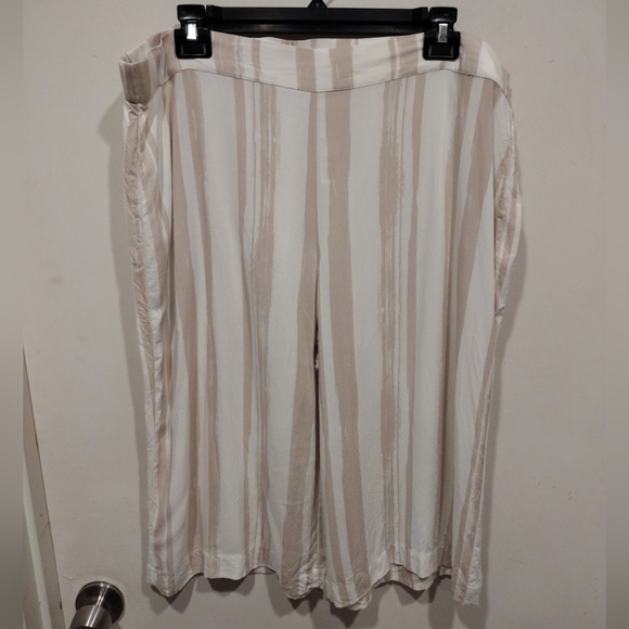 Chico's Painted Stripes Cropped Pull-On Pants Shorts Sz 3 (XL) Beach Vacation - Picture 1 of 6
